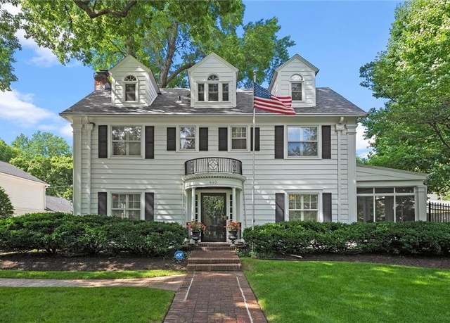 Property at 440 W 58th St, Kansas City, MO 64113, 4 beds, 4 baths