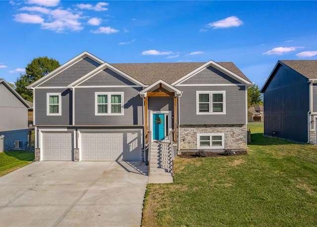 Property at 428 Lilly Ln, Liberty, MO 64068, 4 beds, 3 baths