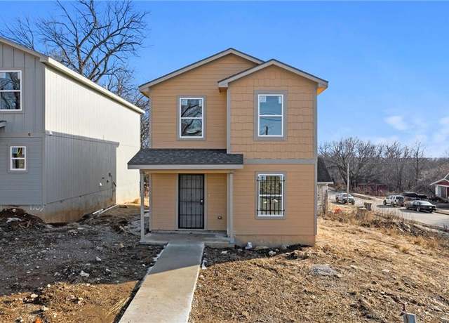 Property at 1703 E 41st St, Kansas City, MO 64110, 3 beds, 2.5 baths