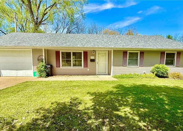 Property at 313 E 8th St, Maryville, MO 64468, 3 beds, 2 baths