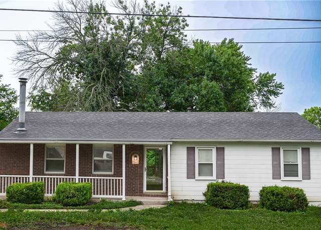 Property at 7940 E 102nd St, Kansas City, MO 64134, 3 beds, 1 bath