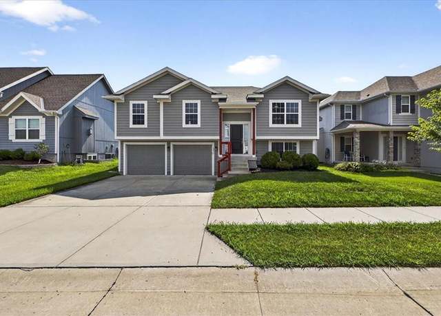 Property at 1013 SW Arborfair Dr, Lee's Summit, MO 64082, 3 beds, 2.5 baths