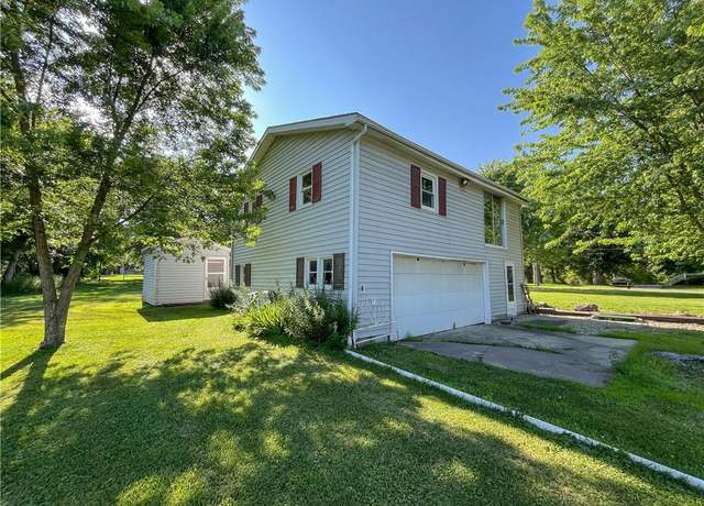 Property at 1224 E 13th Ct, Trenton, MO 64683, 2 beds