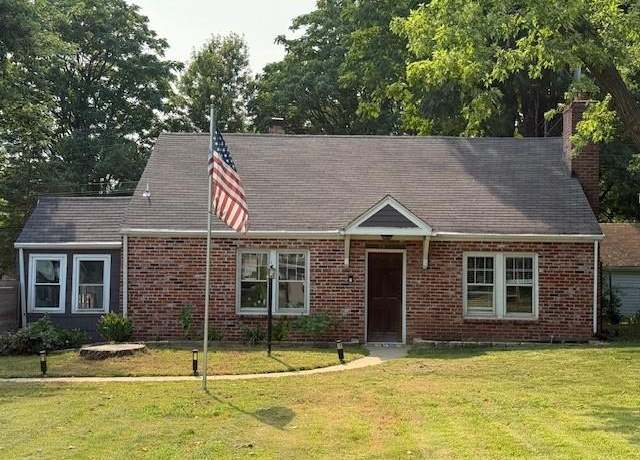 Property at 7632 Reinhardt Dr, Prairie Village, KS 66208, 3 beds, 2 baths