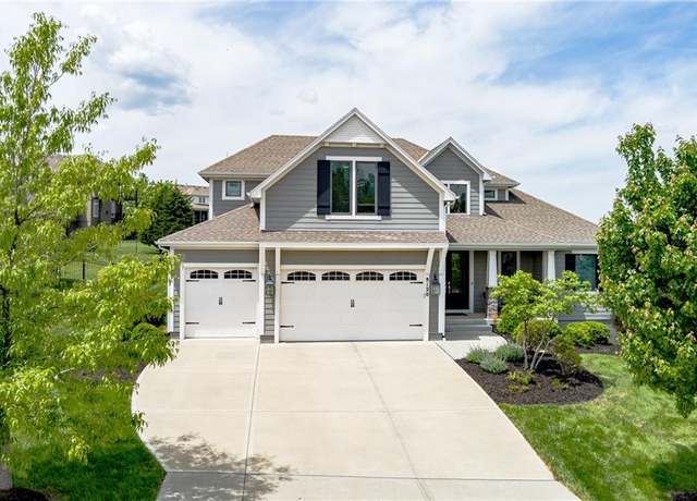 Property at 8120 Lone Elm Rd, Lenexa, KS 66220, 6 beds, 4.5 baths