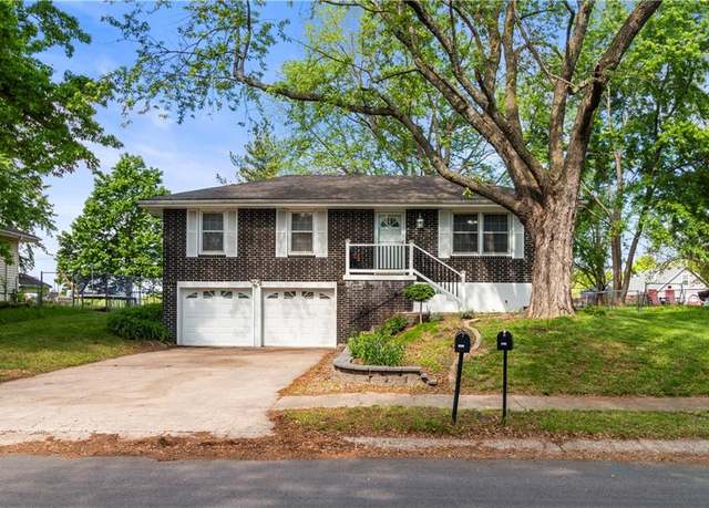 Property at 1608 SE Hillside Dr, Oak Grove, MO 64075, 3 beds, 1.5 baths
