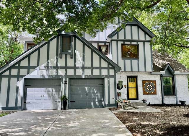 Property at 7900 Alden Ln, Lenexa, KS 66215, 4 beds, 2.5 baths