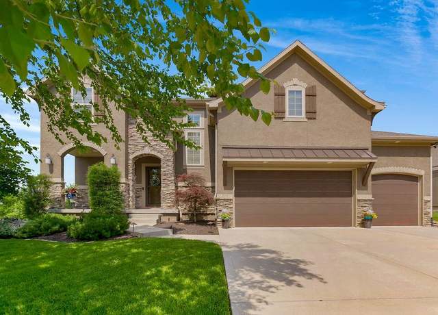 Property at 112 NW Whitman Dr, Lee's Summit, MO 64081, 5 beds, 4.5 baths
