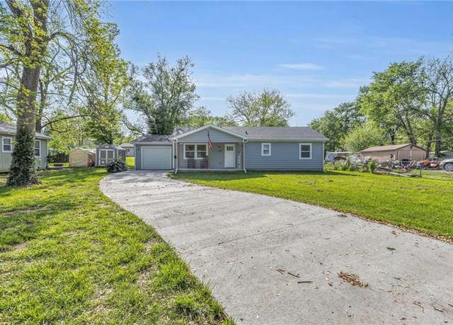 Property at 734 S Cherry St, Ottawa, KS 66067, 3 beds, 2 baths