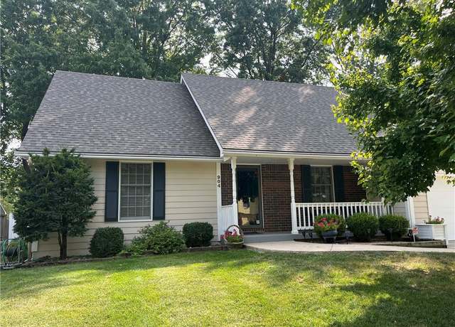 Property at 904 NW Oakridge Dr, Blue Springs, MO 64015, 4 beds, 2.5 baths