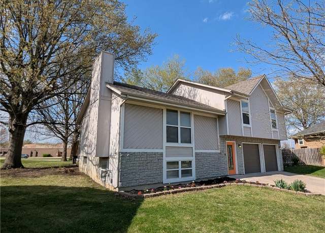 Property at 1900 SE 6th Ter, Lee's Summit, MO 64063, 3 beds, 3 baths
