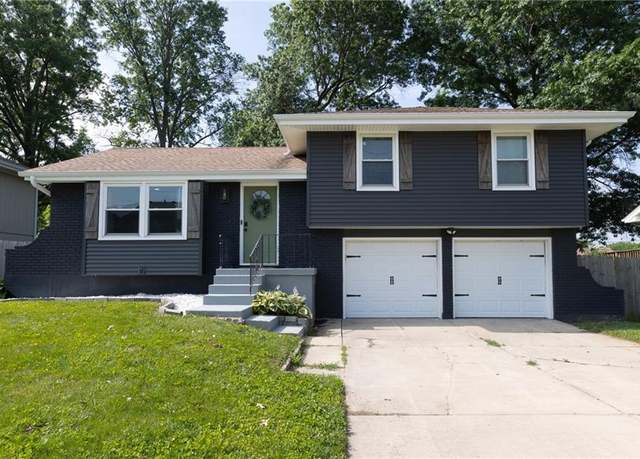Property at 6925 NW 80th St, Kansas City, MO 64152, 3 beds, 3 baths