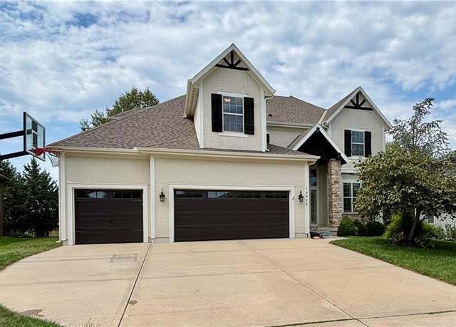 Property at 10922 S Hastings St, Olathe, KS 66061, 5 beds, 4.5 baths