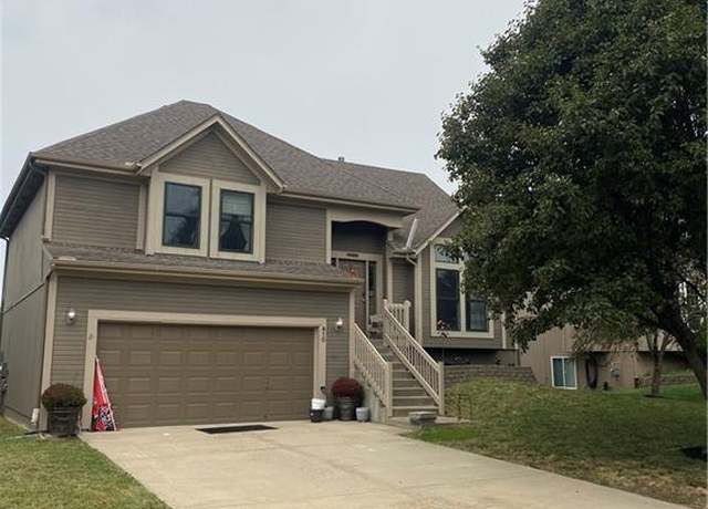 Property at 810 N Spruce St, Gardner, KS 66030, 3 beds, 2.5 baths