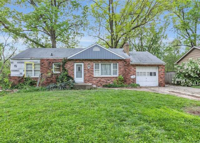 Property at 7626 Hardy St, Overland Park, KS 66204, 3 beds, 1 bath