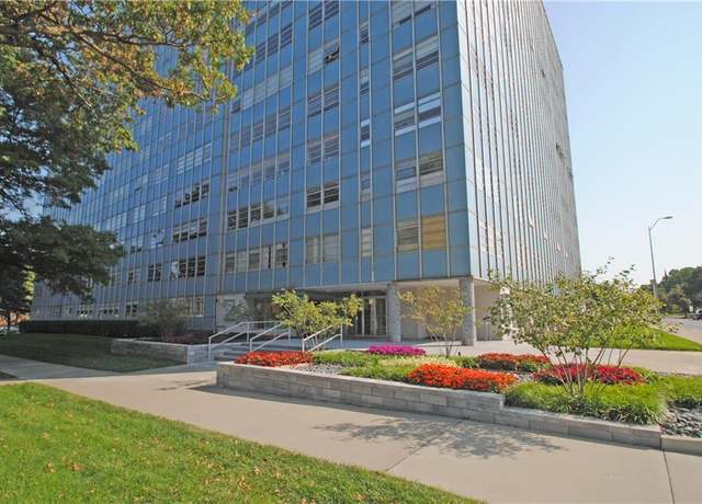 Property at 333 W Meyer Blvd #908, Kansas City, MO 64113, 3 beds, 2 baths