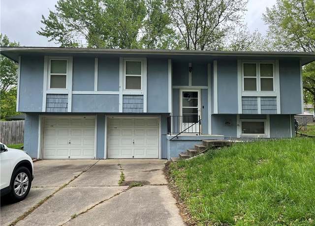 Property at 1804 S Oak St, Oak Grove, MO 64075, 3 beds, 1 bath
