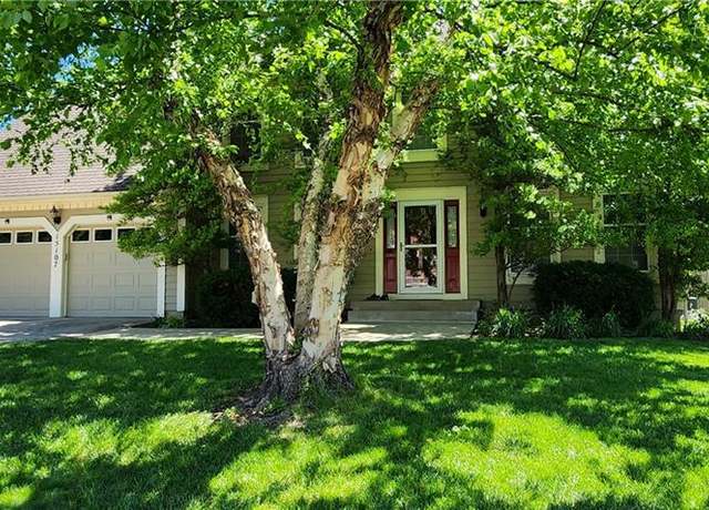 Property at 15107 Beverly St, Overland Park, KS 66223, 4 beds, 3 baths