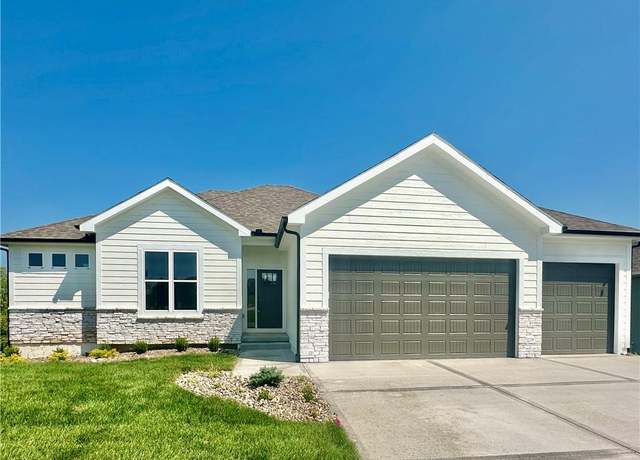 Property at 13900 NW 75th St, Parkville, MO 64152, 3 beds, 3.5 baths