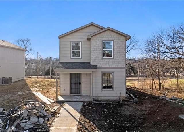 Property at 4024 Highland Ave, Kansas City, MO 64110, 3 beds, 2.5 baths