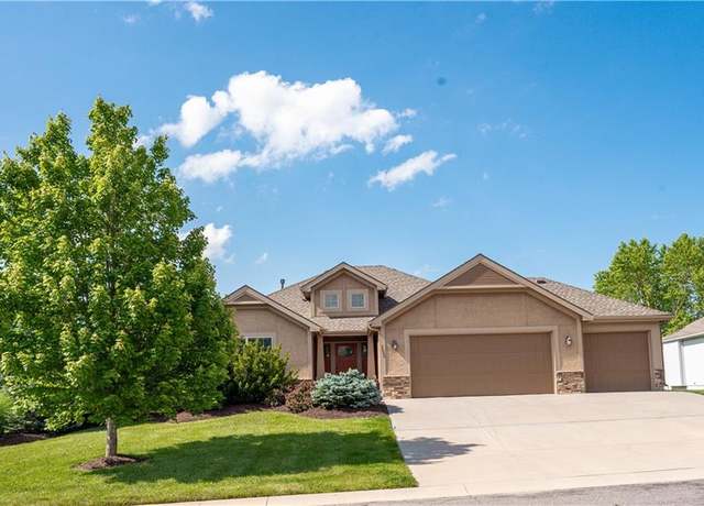 Property at 3009 Somerset Dr, Leavenworth, KS 66048, 4 beds, 3 baths
