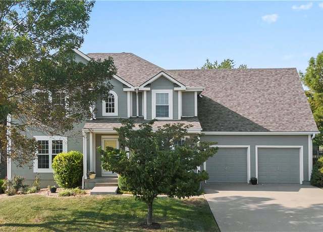 Property at 1216 SE Warren Dr, Lee's Summit, MO 64081, 4 beds, 2.5 baths