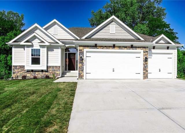 Property at 10712 N Richmond Ave, Kansas City, MO 64157, 4 beds, 3 baths