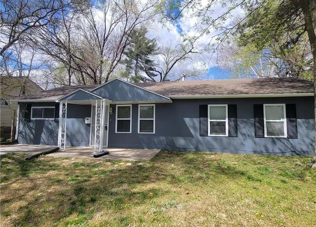 Property at 4818 E 45th St, Kansas City, MO 64130, 3 beds, 1 bath