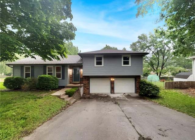 Property at 131 Brookridge St, Lansing, KS 66043, 3 beds, 2 baths
