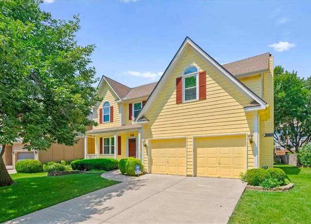 Property at 12606 Slater St, Overland Park, KS 66213, 4 beds, 2.5 baths