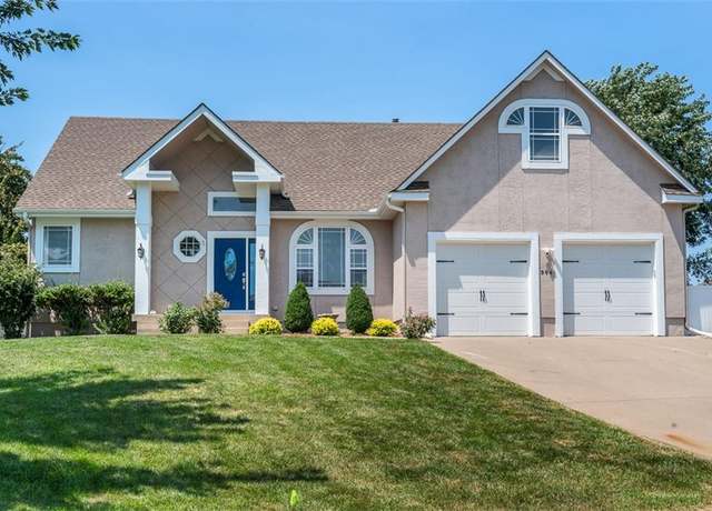 Property at 904 Dogwood Dr, Raymore, MO 64083, 4 beds, 2.5 baths