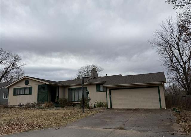 Property at 2123 N 8th St, Independence, KS 67301, 3 beds, 2 baths