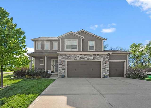 Property at 506 Woodview Dr, Raymore, MO 64083, 4 beds, 2.5 baths