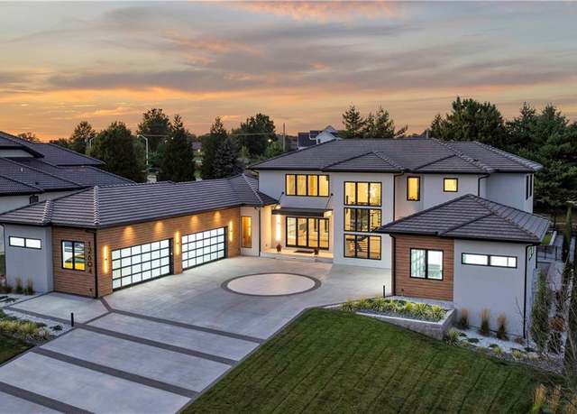 Property at 12604 W 160th St, Overland Park, KS 66062, 6 beds, 7 baths