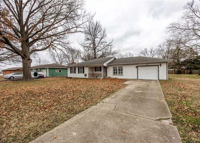 Property at 3108 Thornton Ave, Parsons, KS 67357, 3 beds, 1.5 baths