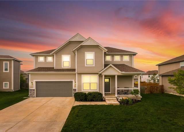Property at 28307 W 162nd St, Gardner, KS 66030, 4 beds, 3.5 baths