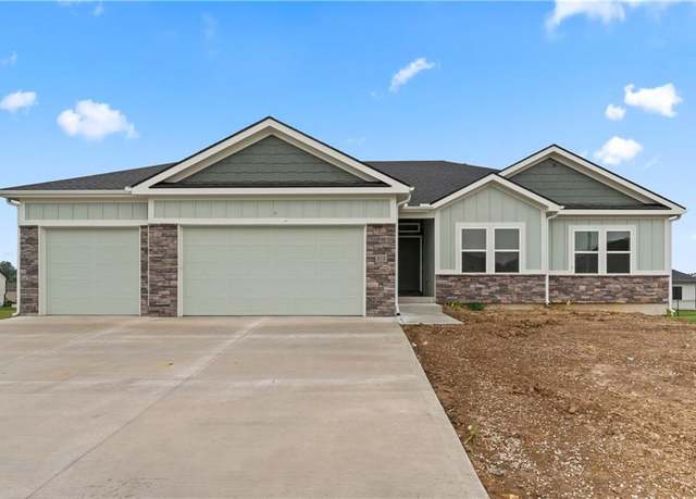Property at 810 W Solomon Dr, Lee's Summit, MO 64086, 3 beds, 2 baths