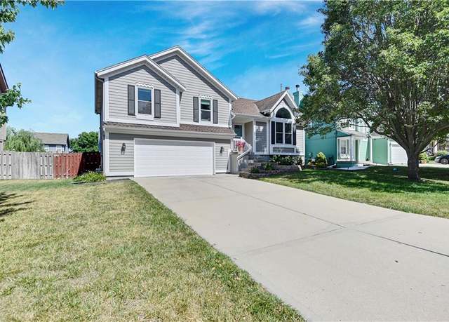 Property at 16113 S Cole St, Olathe, KS 66062, 3 beds, 2.5 baths