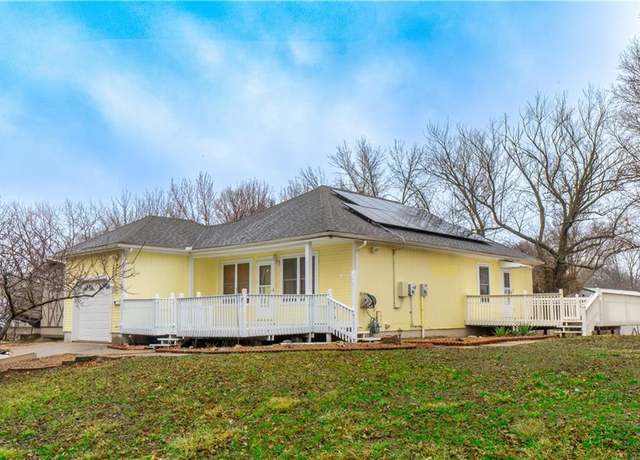 Property at 202 E Mcgaughy St, Hamilton, MO 64644, 4 beds, 2 baths