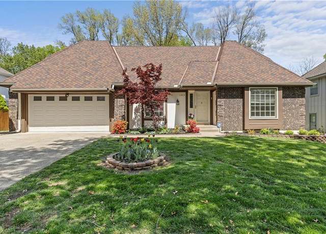 Property at 11819 Harrison Dr, Kansas City, MO 64131, 4 beds, 2.5 baths