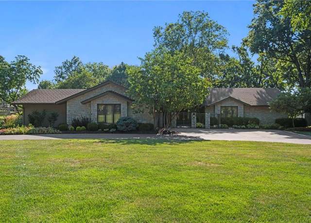 Property at 8728 Delmar St, Prairie Village, KS 66207, 1 bed, 3.5 baths