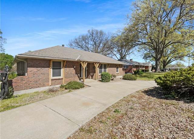 Property at 3214 S Hawthorne Ave, Independence, MO 64052, 3 beds, 3 baths