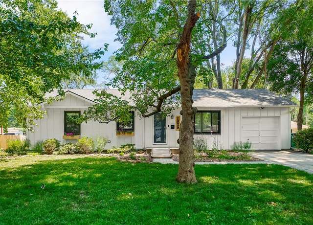 Property at 10609 W 88th Ter, Overland Park, KS 66214, 3 beds, 2 baths