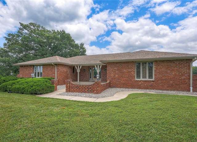 Property at 22611 Old Kansas City Rd, Spring Hill, KS 66083, 2 beds, 3.5 baths