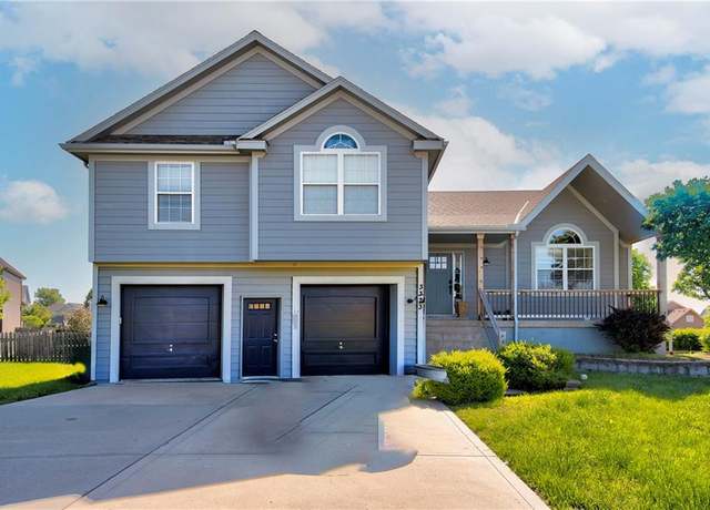 Property at 3323 SW Regatta Ct, Lee's Summit, MO 64082, 4 beds, 2.5 baths
