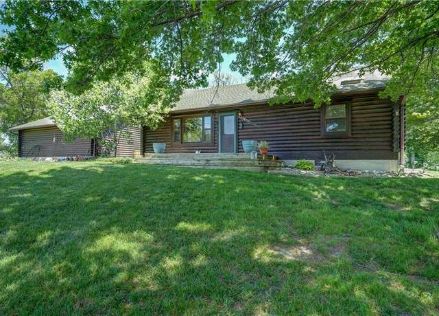 Property at 18417 Lake St, Smithville, MO 64089, 3 beds, 2 baths