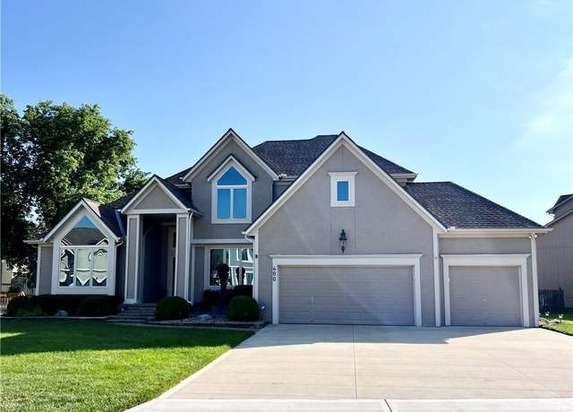 Property at 400 Emerald Dr, Lee's Summit, MO 64064, 4 beds, 3.5 baths