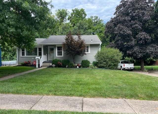 Property at 1818 Crescent Dr, St Joseph, MO 64506, 3 beds, 1.5 baths