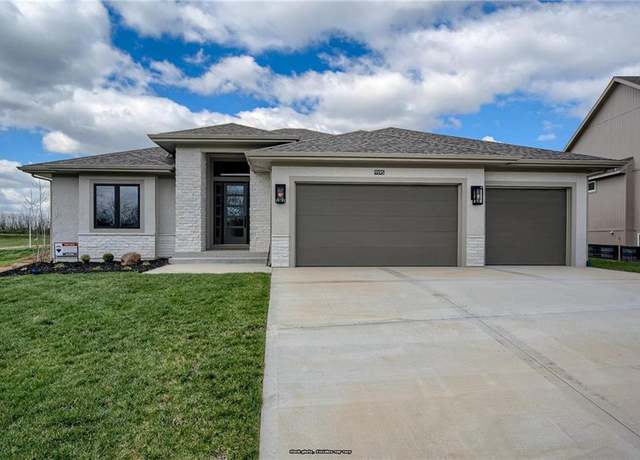 Property at 2516 NE 91st Pl, Kansas City, MO 64156, 4 beds, 3.5 baths