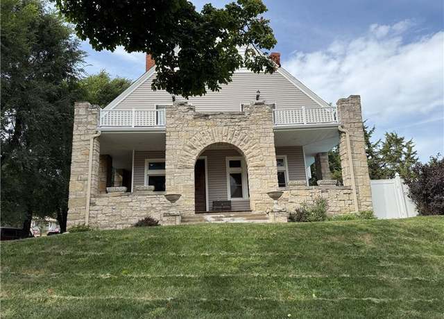 Property at 201 E Highland Ave, St Joseph, MO 64505, 4 beds, 3 baths